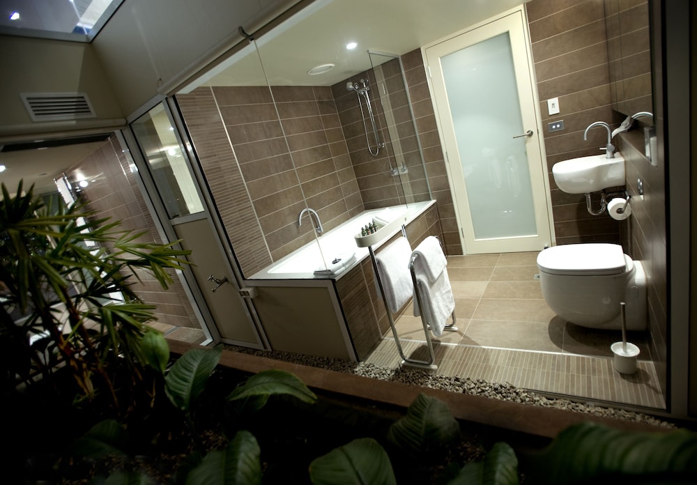Two Bedroom Penthouse - IXL Apartments photo 3