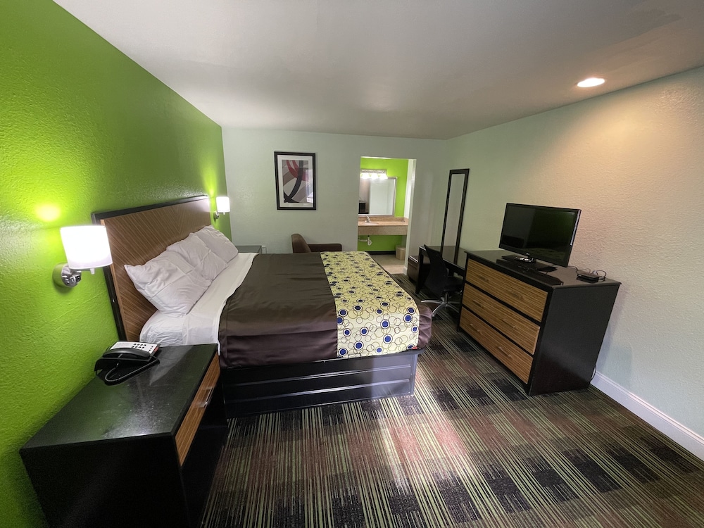 Standard Single Room, 1 King Bed, Non Smoking - Photo 2