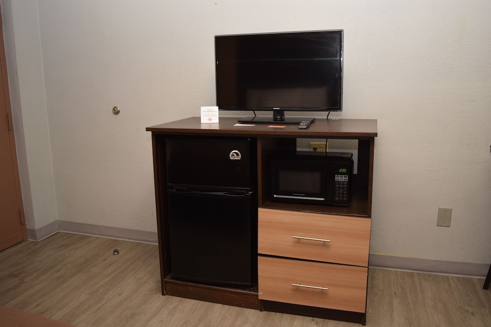 Standard Room, 1 Queen Bed, Non Smoking photo 2