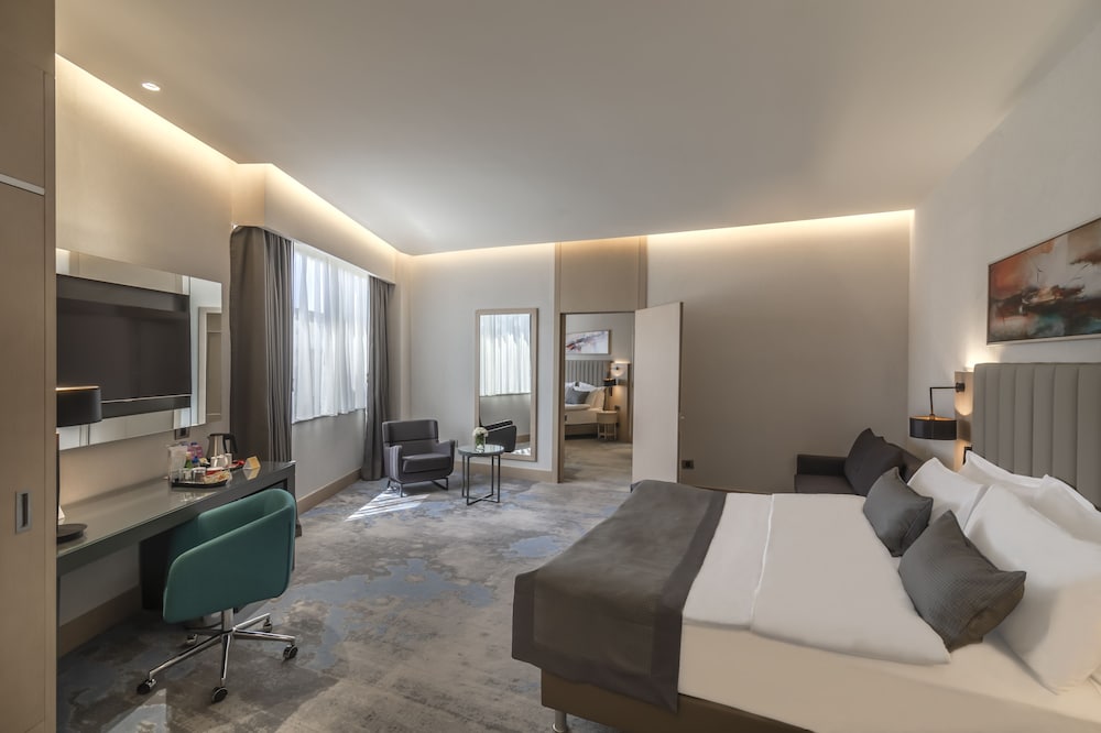 Standard Room, 1 King Bed, Accessible, Non Smoking