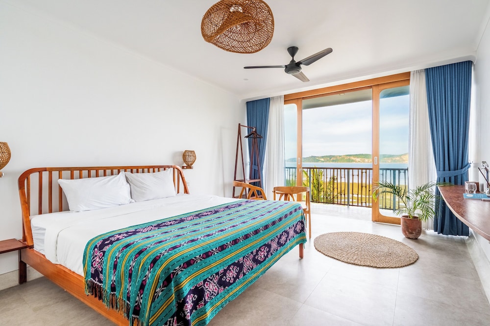 Deluxe Room, 1 King Bed, Sea View