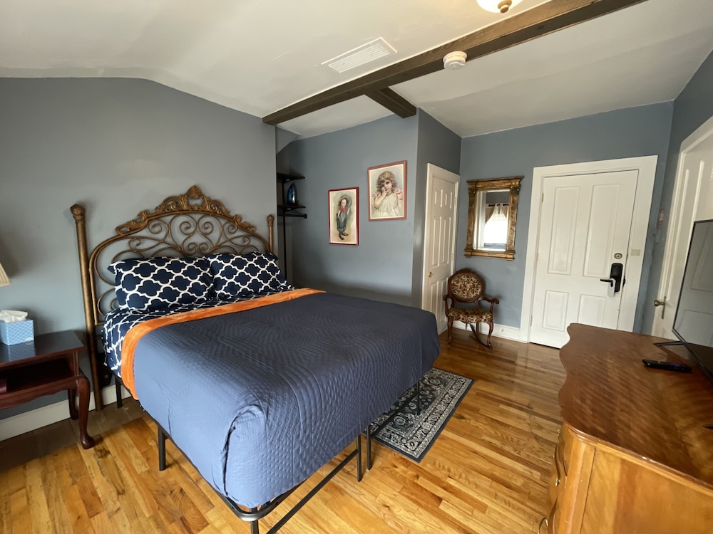 Leopold Room 32 - Photo 1