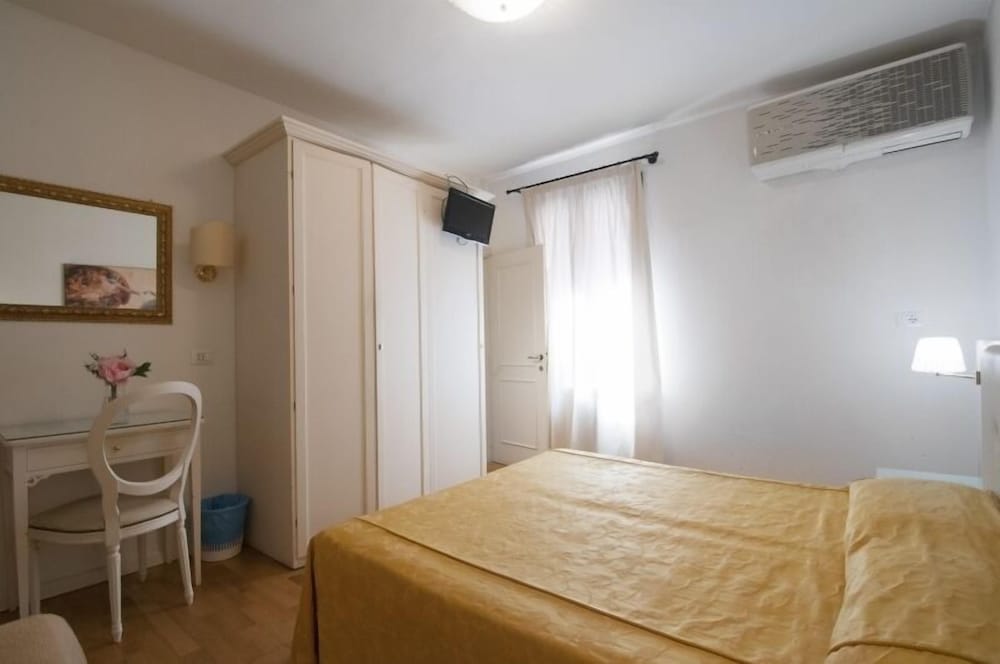 Standard Triple Room, City View photo 1