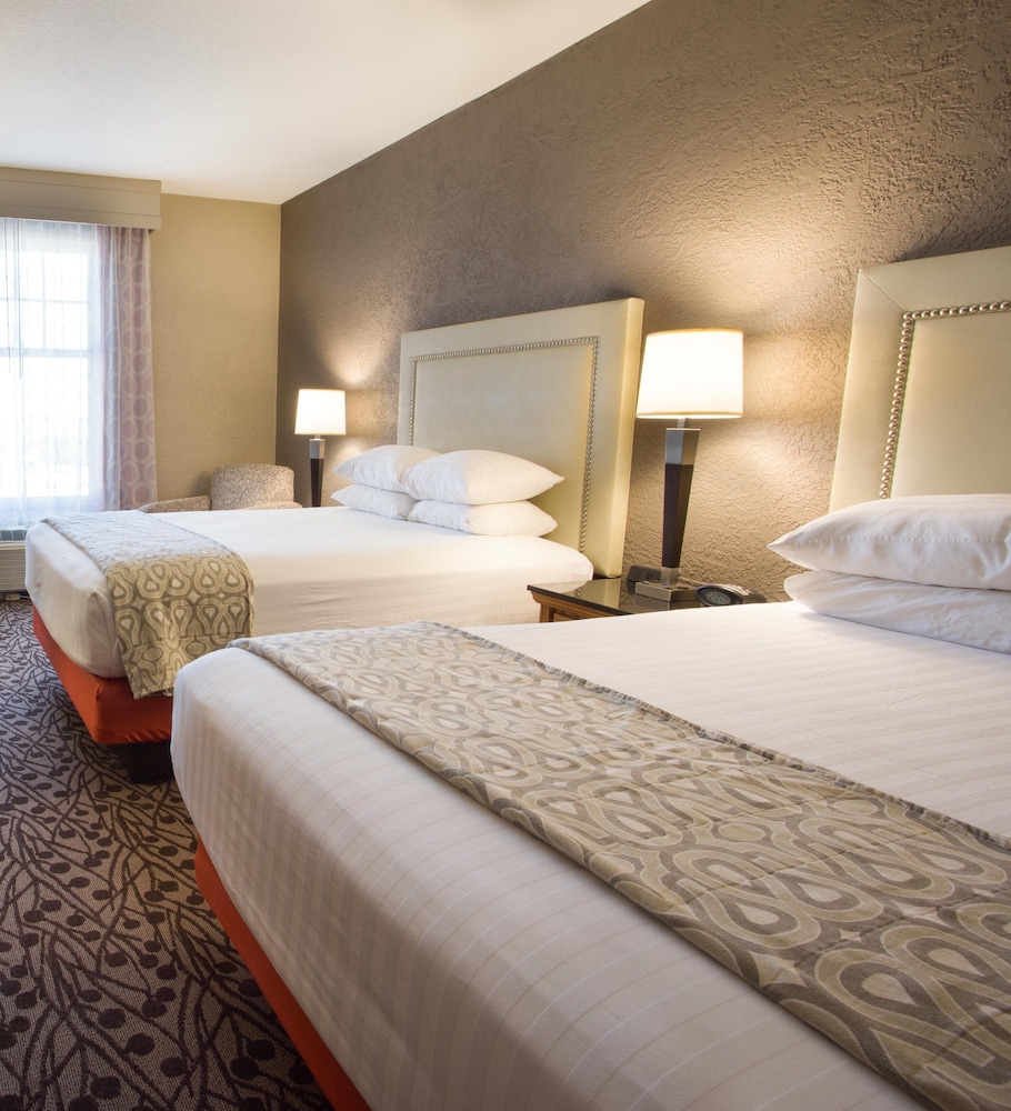 Suite, 2 Queen Beds, Refrigerator & Microwave (2 Rooms) - Photo 2