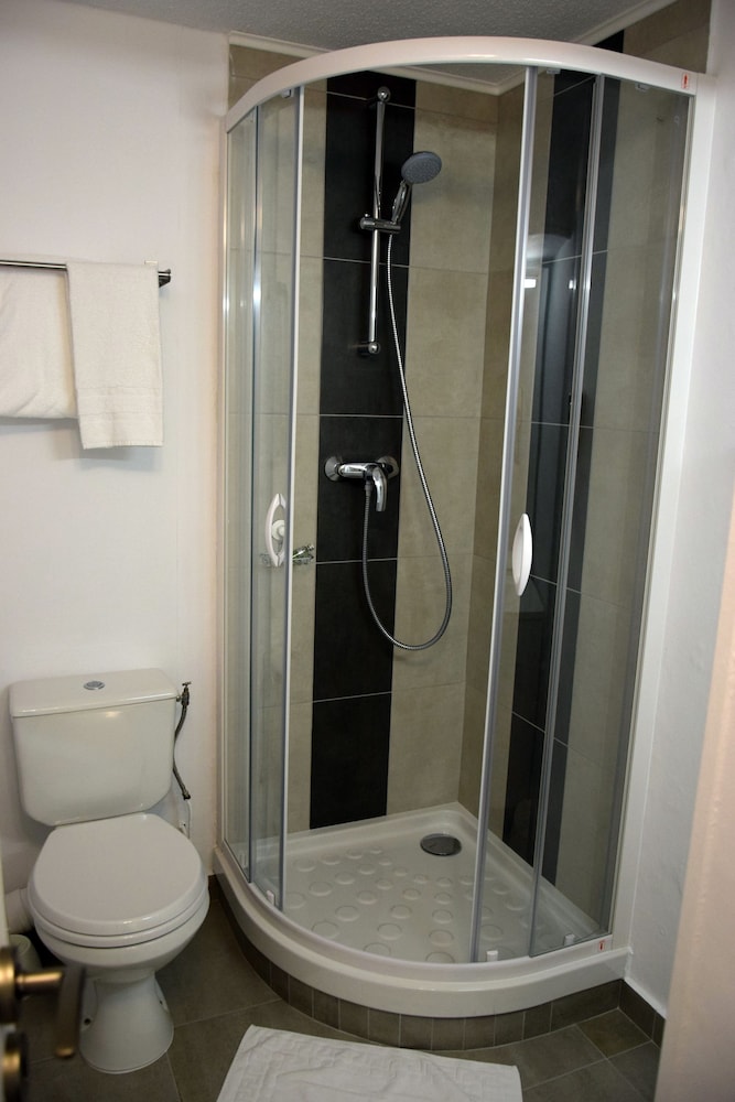 Twin Room - Photo 7