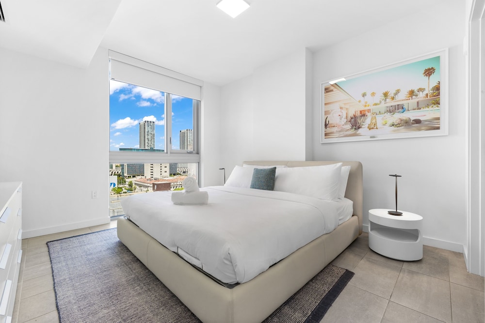 Deluxe Condo, 1 Bedroom, City View photo 2