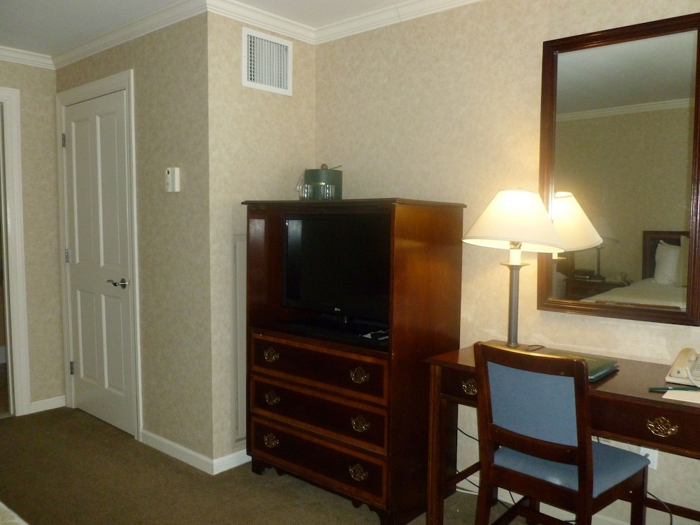 Club Double Room, 2 Double Beds (Sports Wing) - Photo 10