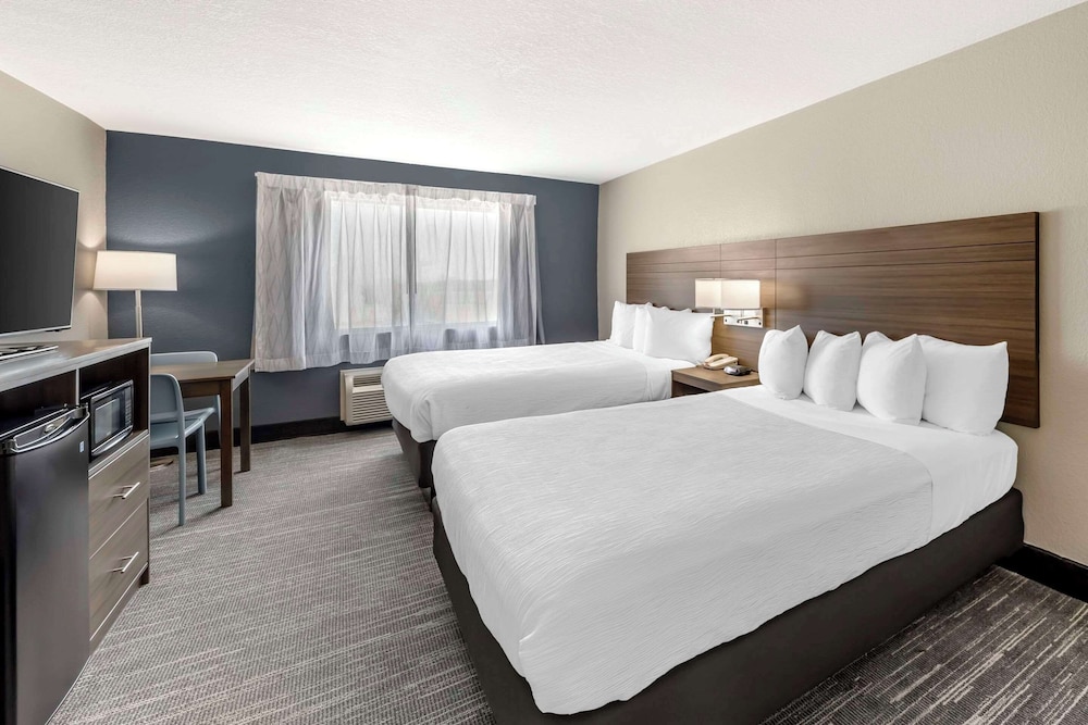 Standard Room, 2 Queen Beds, Non Smoking - Photo 2