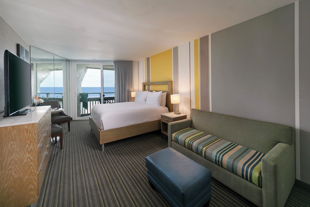 Premier Room, 1 King Bed, Balcony, Ocean View