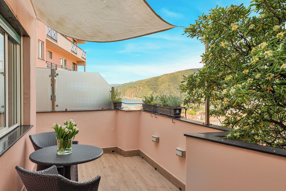 Family Room, Non Smoking, City View - Photo 8
