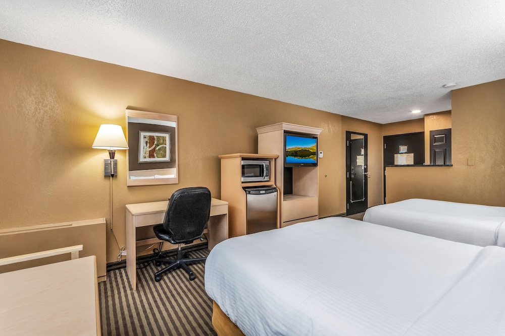 Superior Room, 2 Queen Beds, Pool Access - Photo 4