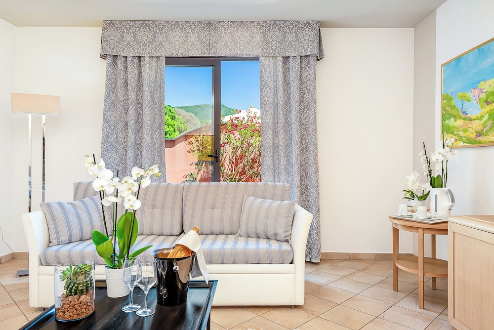 Suite - Photo 3