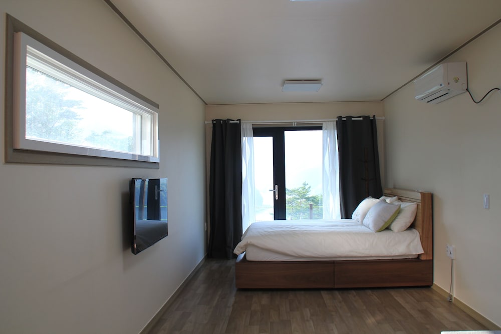 Condo (101) photo 3