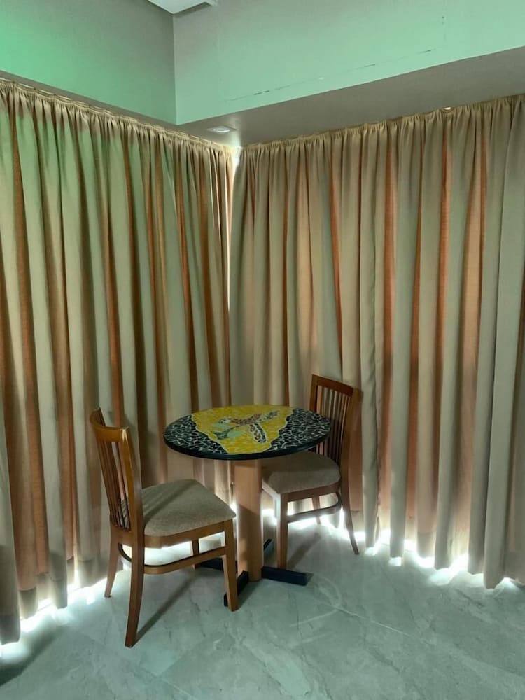 ROOM 206 FLAT photo 3