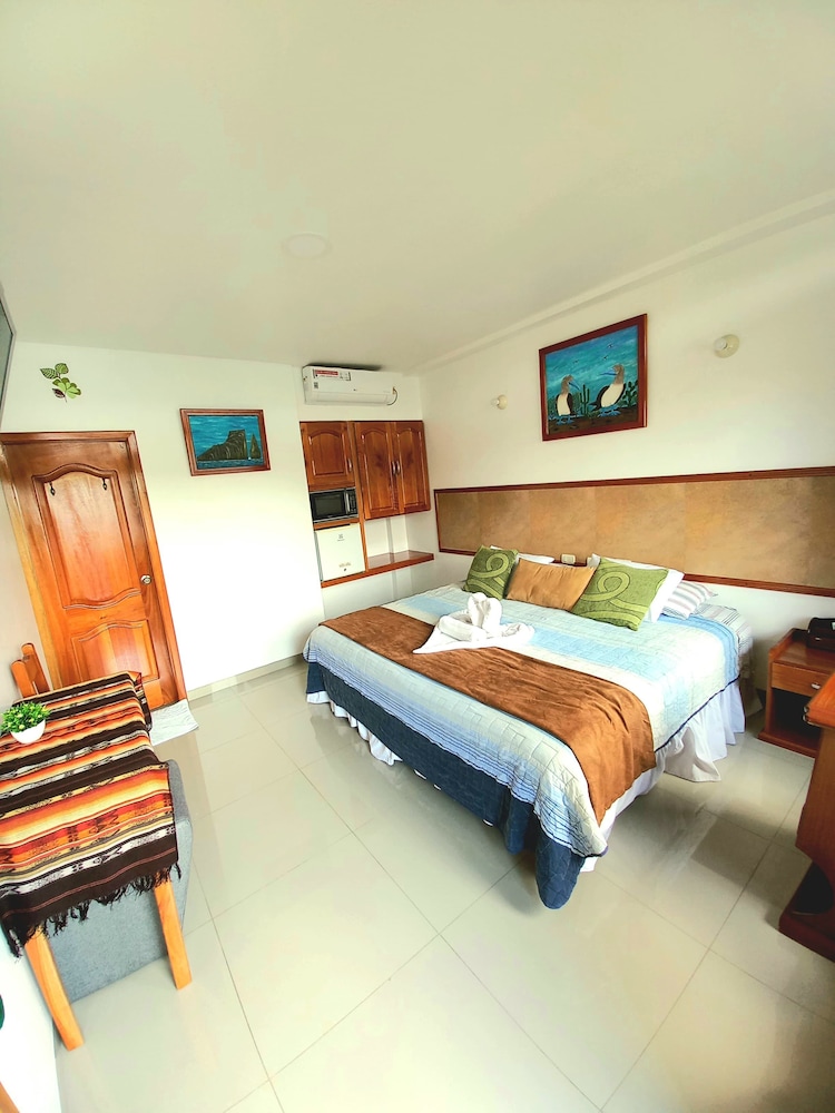 Superior Double Room, 1 King Bed, Garden View photo 3