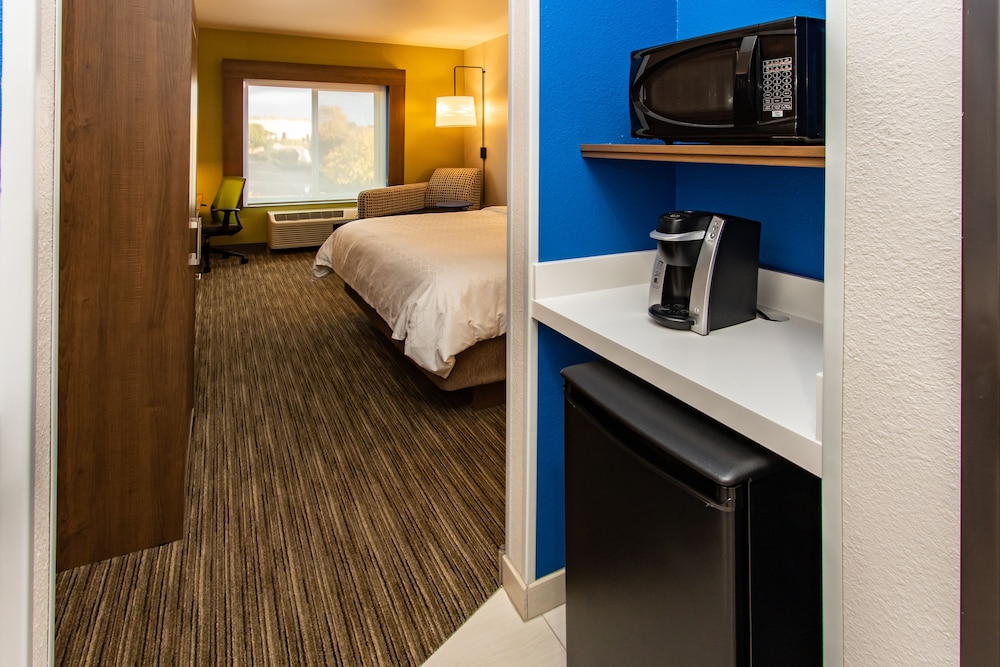 Standard Room, 1 King Bed (Walk In Shower) - Photo 2