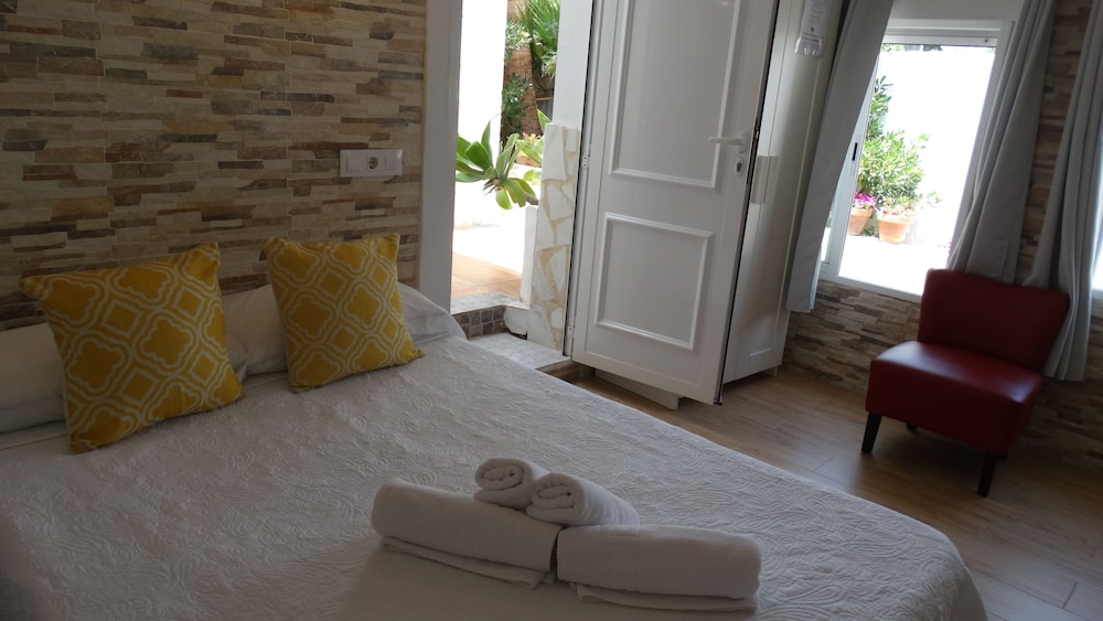 Double Room - Photo 9