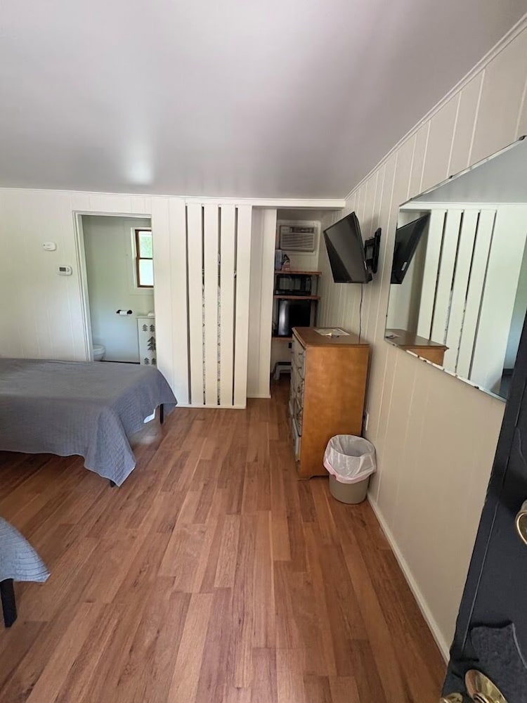Basic Room, 2 Single Beds photo 2