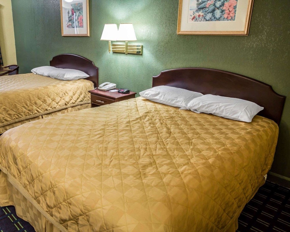 Standard Room, 2 Double Beds, Non Smoking photo 1