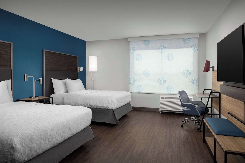 Room, 2 Queen Beds, Accessible, Bathtub - Photo 4