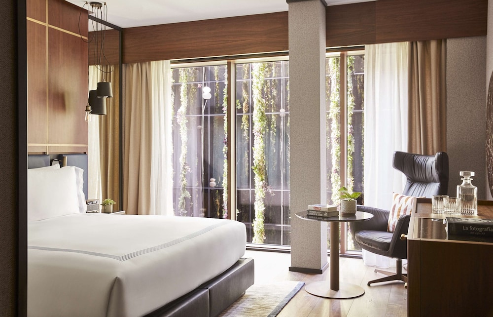 Deluxe Room, 1 King Bed