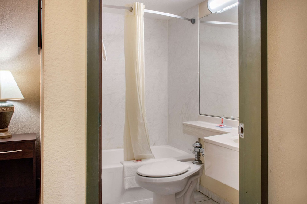 Room, 2 Double Beds, Accessible, Non Smoking photo 1