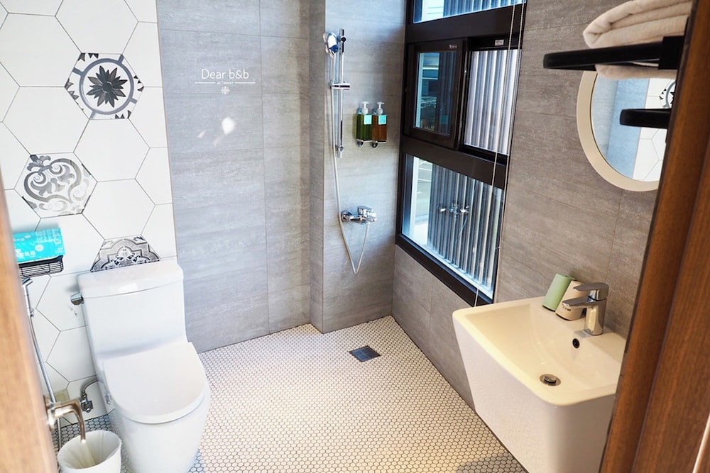 Basic Double or Twin Room, Ensuite, City View photo 3