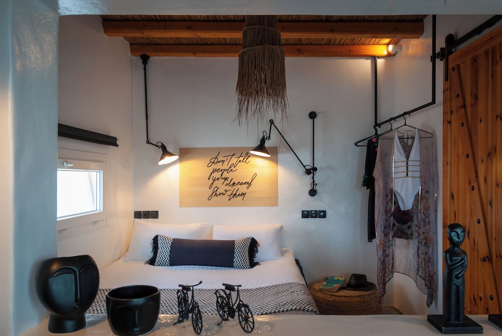 Honeymoon Studio Suite, Sea View