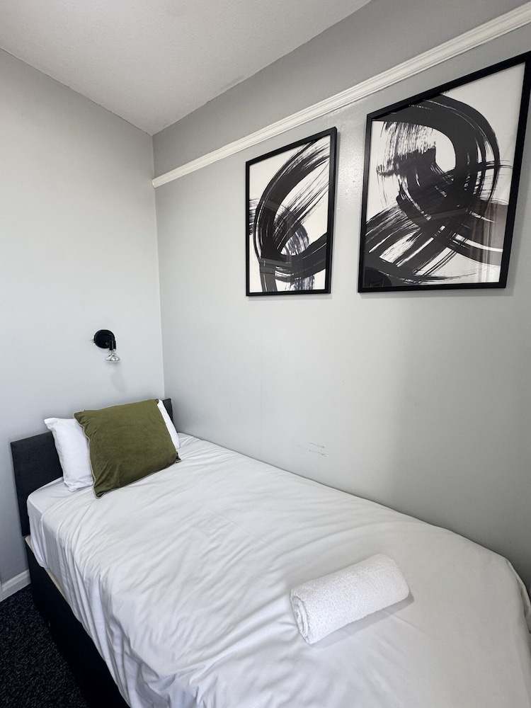 Standard Twin Room, Ensuite, Sea View photo 2