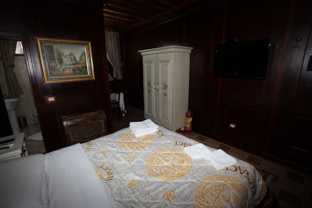 Deluxe Family Room photo 3