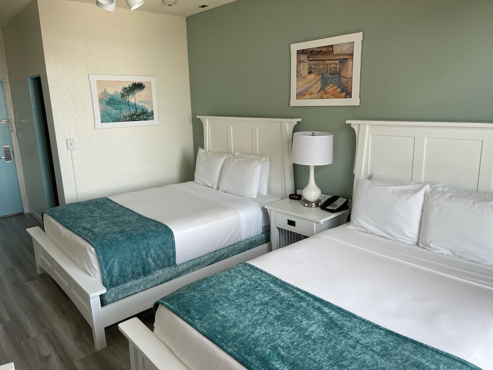 Standard Room, 2 Queen Beds - Photo 1