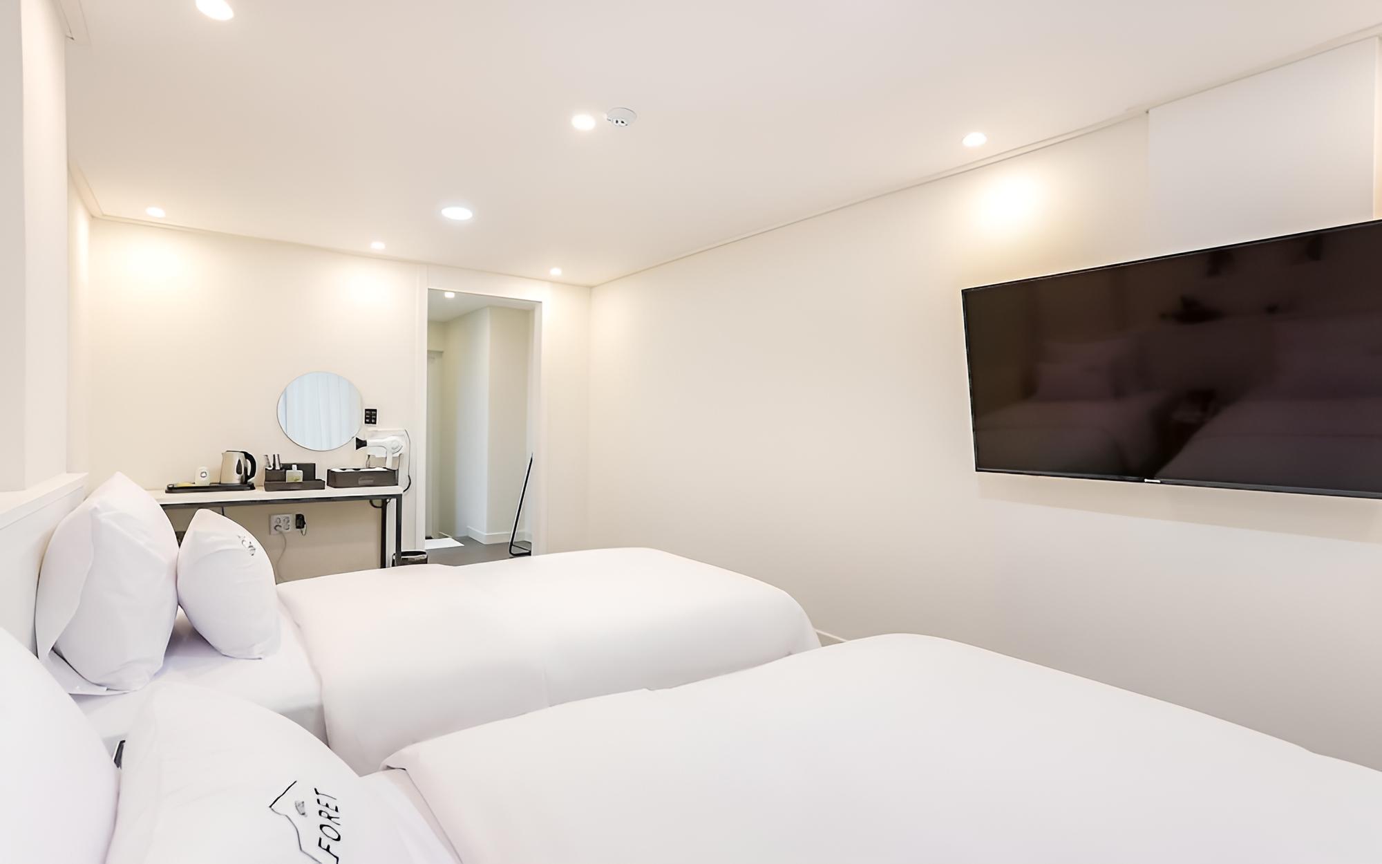 Room (Triple (3 people/air purifier/persona) - Photo 3
