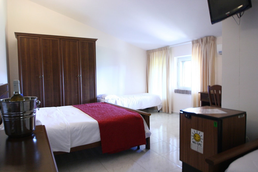 Double or Twin Room photo 3