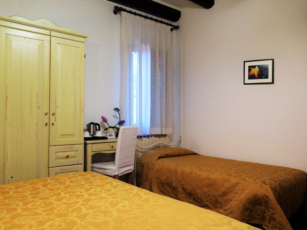 Classic Triple Room photo 3