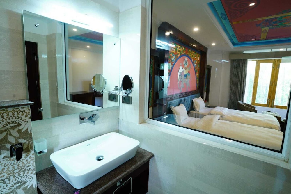 Deluxe Room - Photo 6