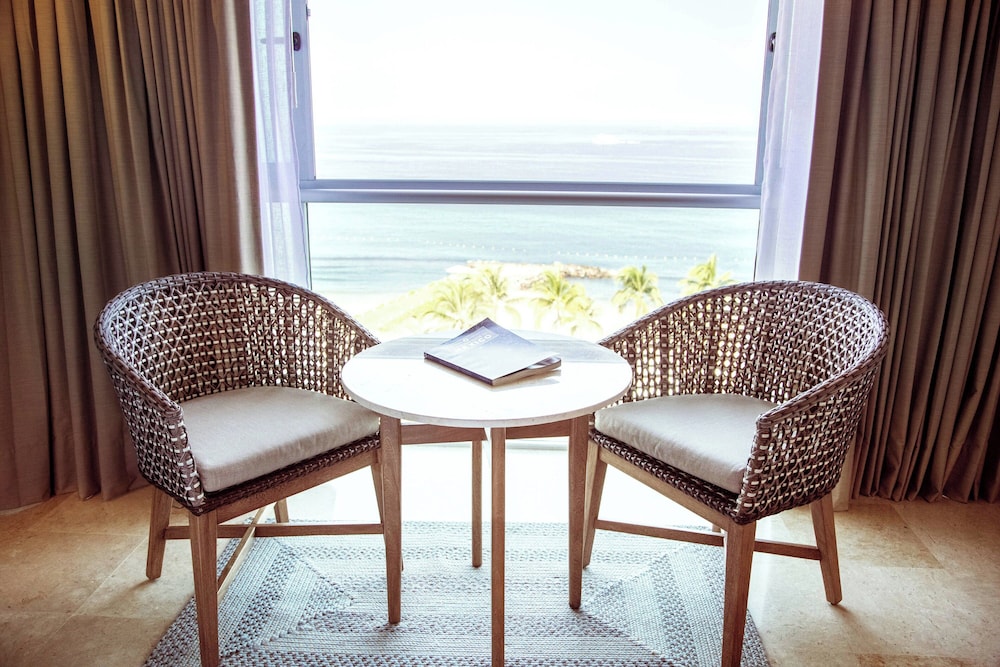 Deluxe Room, 1 King Bed, Ocean View - Photo 6