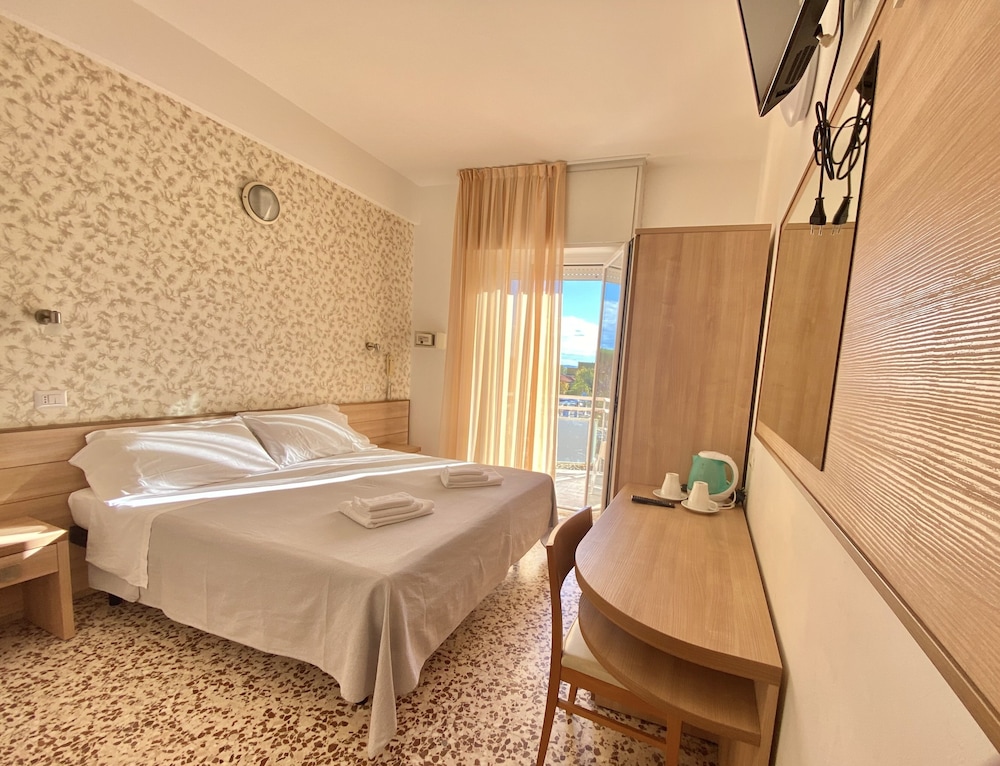 Deluxe Quadruple Room, Air conditioning, Partial Sea View photo 1