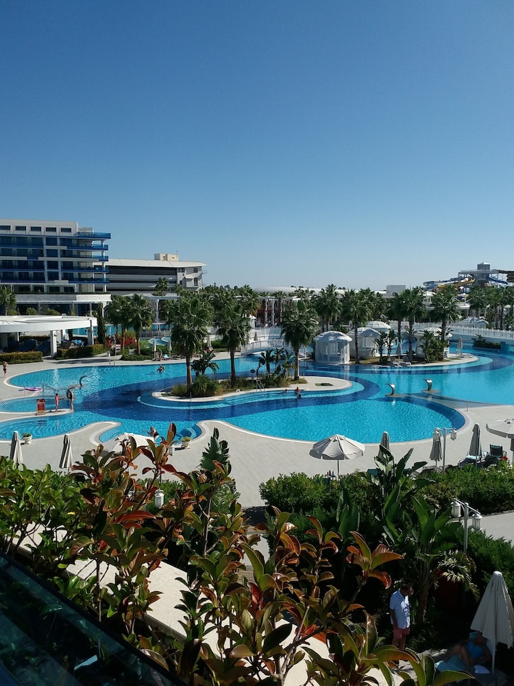 Deluxe Single Room, Sea View thumbnail 5