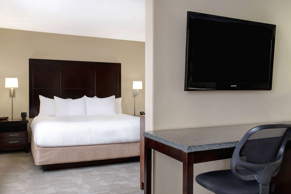 1 King Suite Fireplace and Sofa Bed photo 2