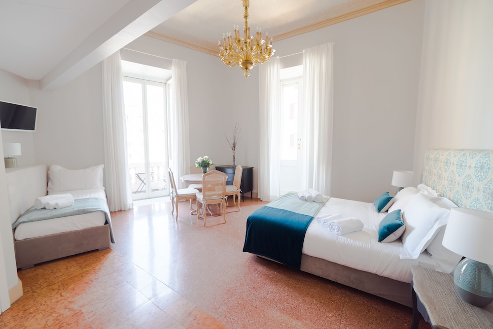 Junior Double or Twin Room, Multiple Beds, Non Smoking, Balcony