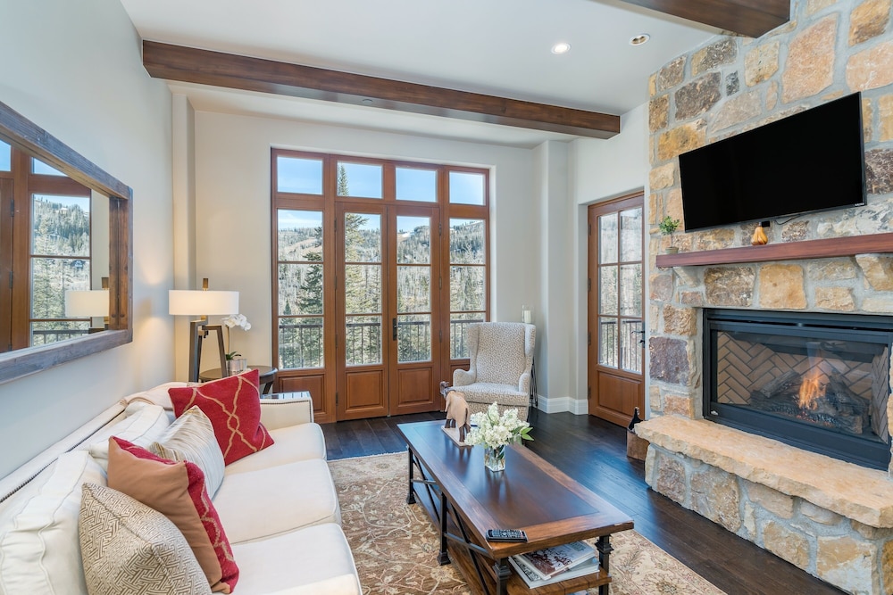 Condo, 3 Bedrooms