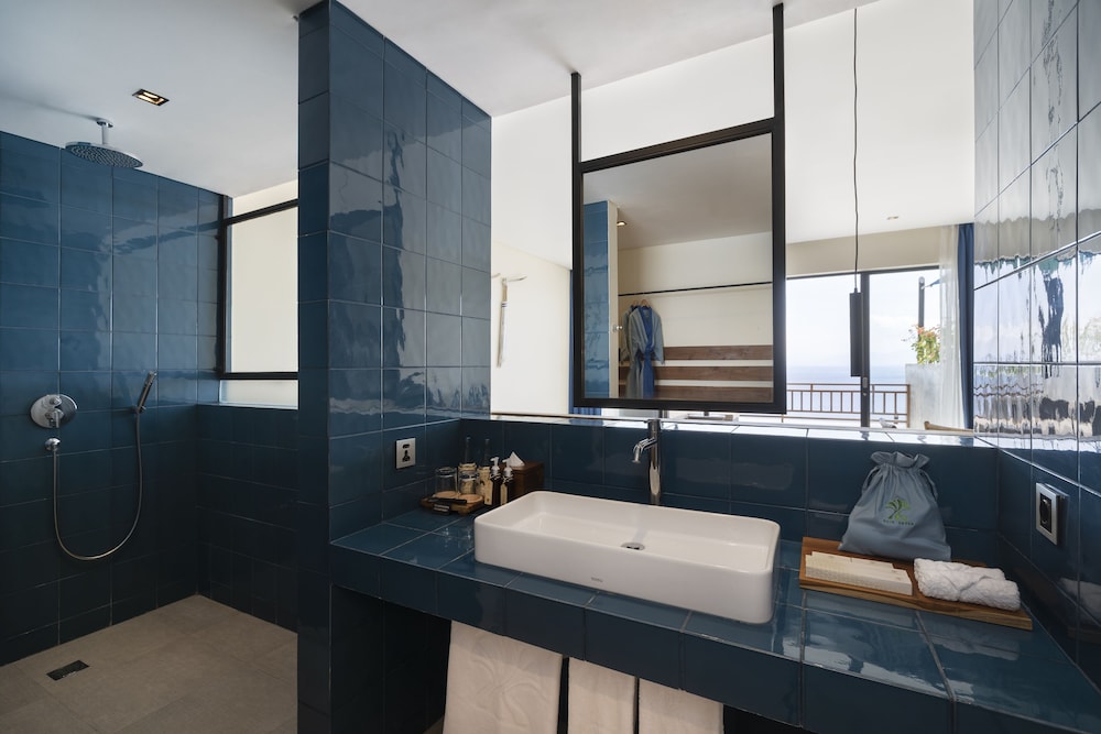 Suite, Ocean View - Photo 9