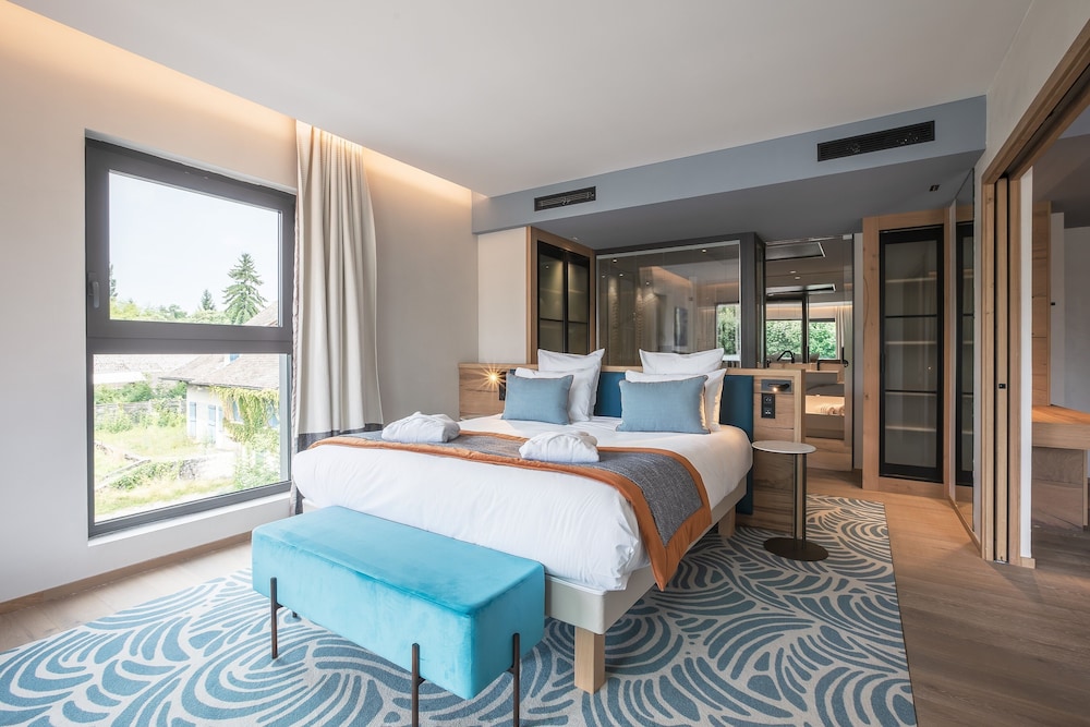 Privilege Suite with terrace, Lake side