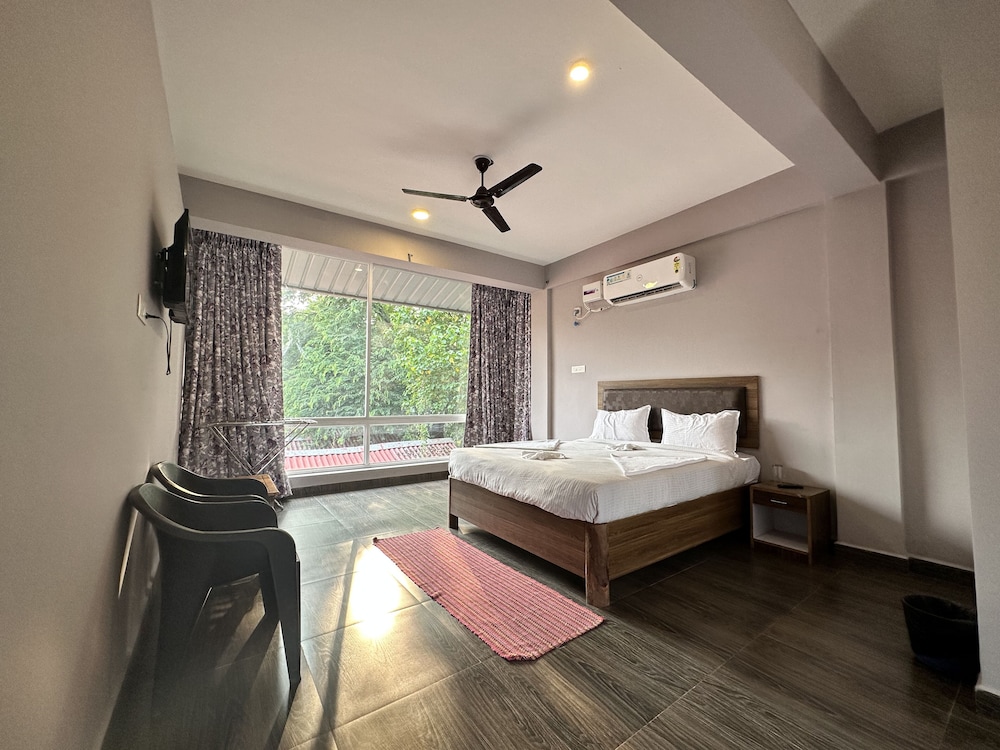 Deluxe Room - Photo 19