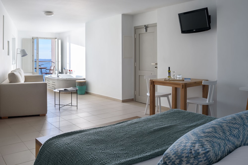Superior Suite, Jetted Tub, Sea View - Photo 1