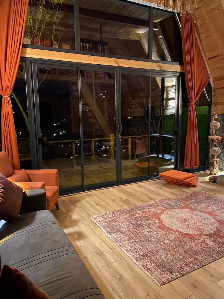 Basic Suite, Patio, Mountain View photo 3