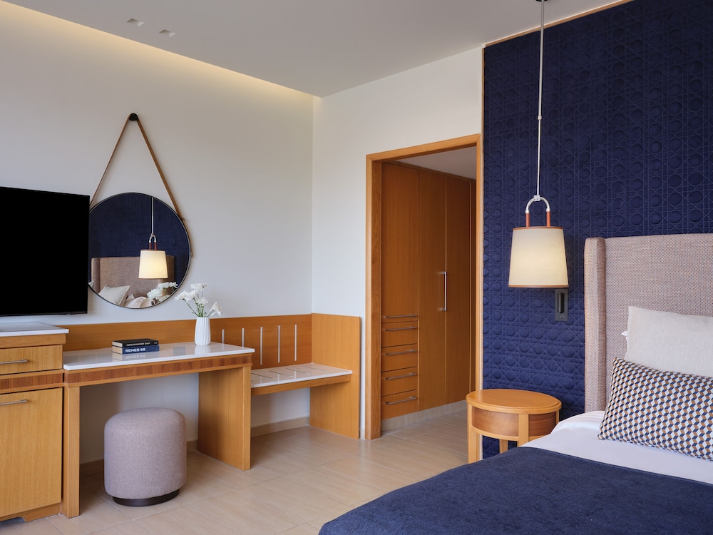 Junior Suite Pool View - Photo 1