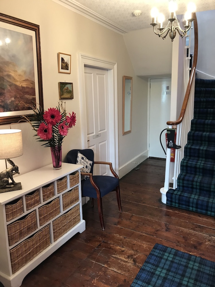 Traditional House, Ensuite photo 3