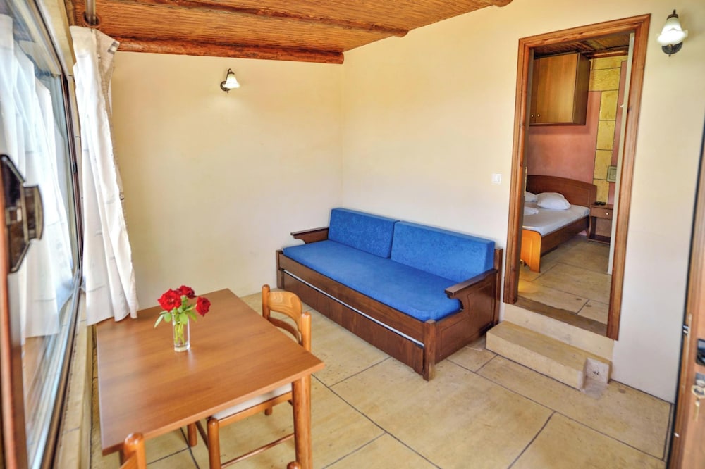 Basic Apartment, Multiple Beds