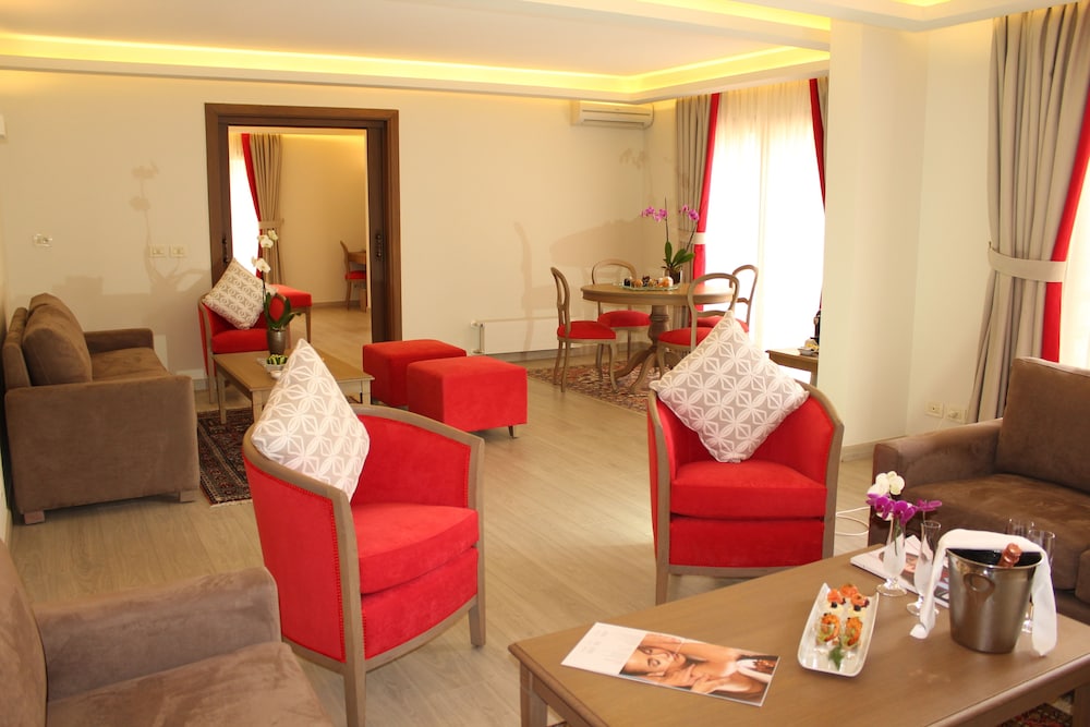 Suite, 1 Twin Bed, Garden View (Diplomatic) - Photo 2